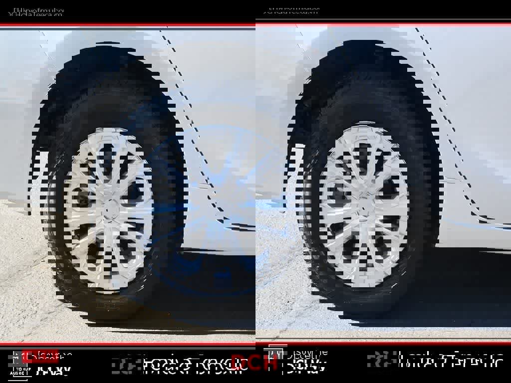 Used 2022 Toyota Prius L Eco image 24