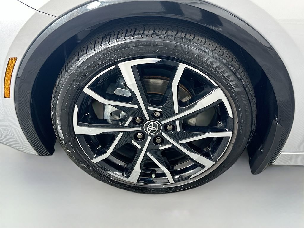 Used 2025 Toyota Prius XSE image 30