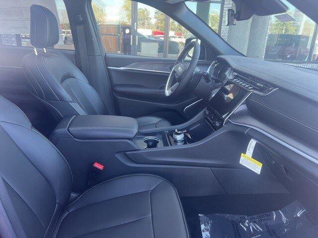 New 2025 Jeep Grand Cherokee Limited w/ Trailer Tow Package image 15