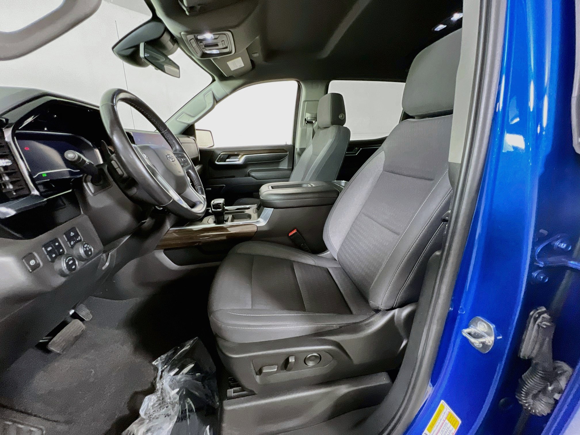 Used 2022 Chevrolet Silverado 1500 LT Trail Boss w/ Convenience Package II AWD/4WD image 22