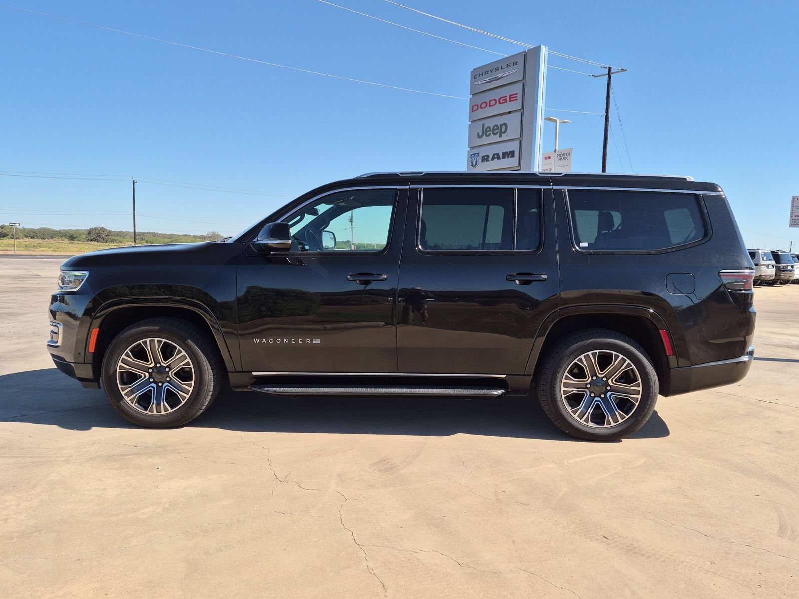 Used 2024 Jeep Wagoneer Series II AWD/4WD image 6
