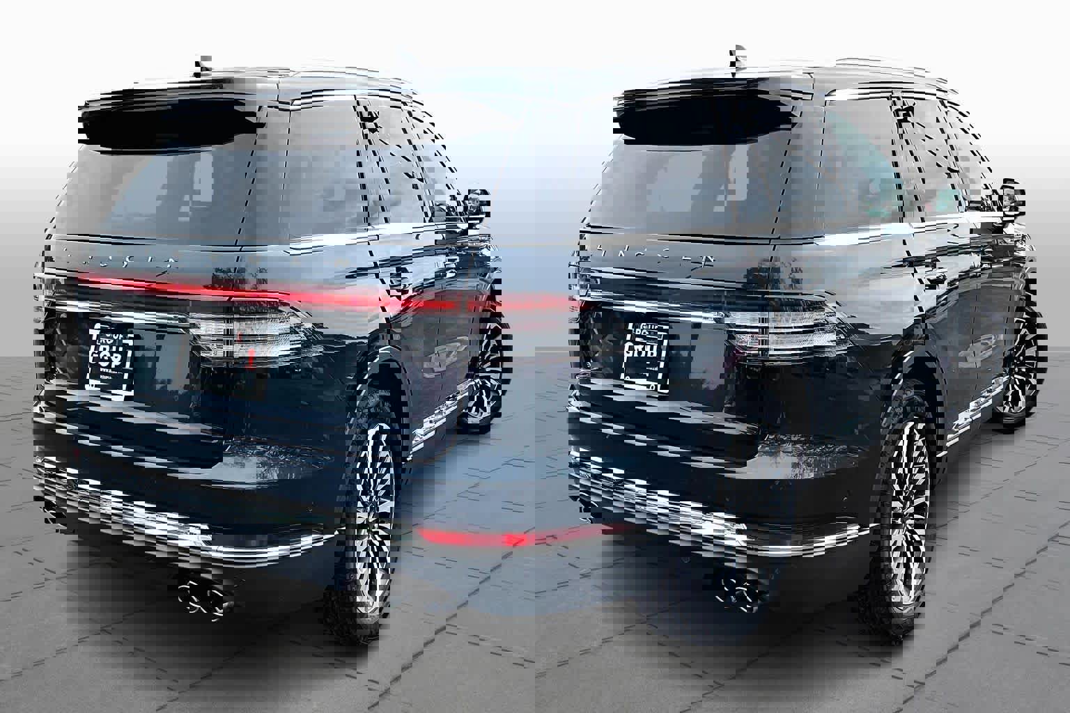 Used 2023 Lincoln Aviator Reserve w/ Equipment Group 201A image 11