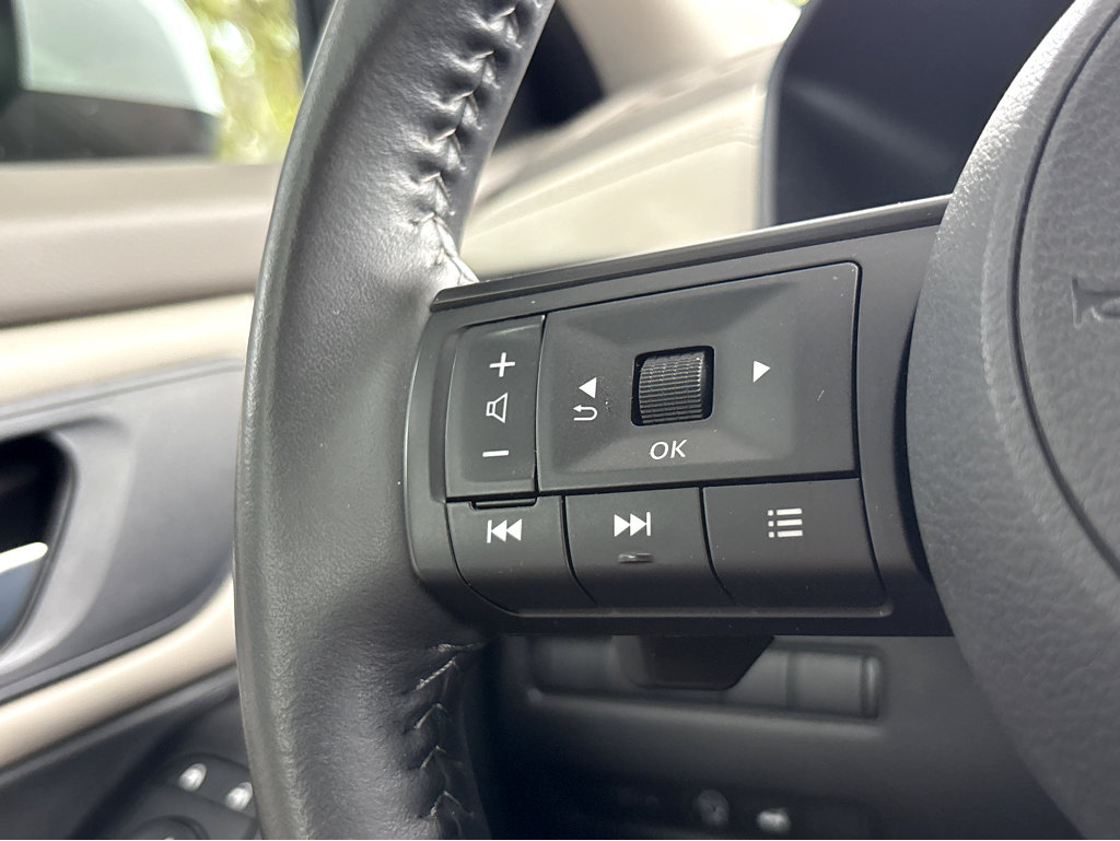 Used 2024 Nissan Rogue SV w/ SV Premium Package FWD image 18