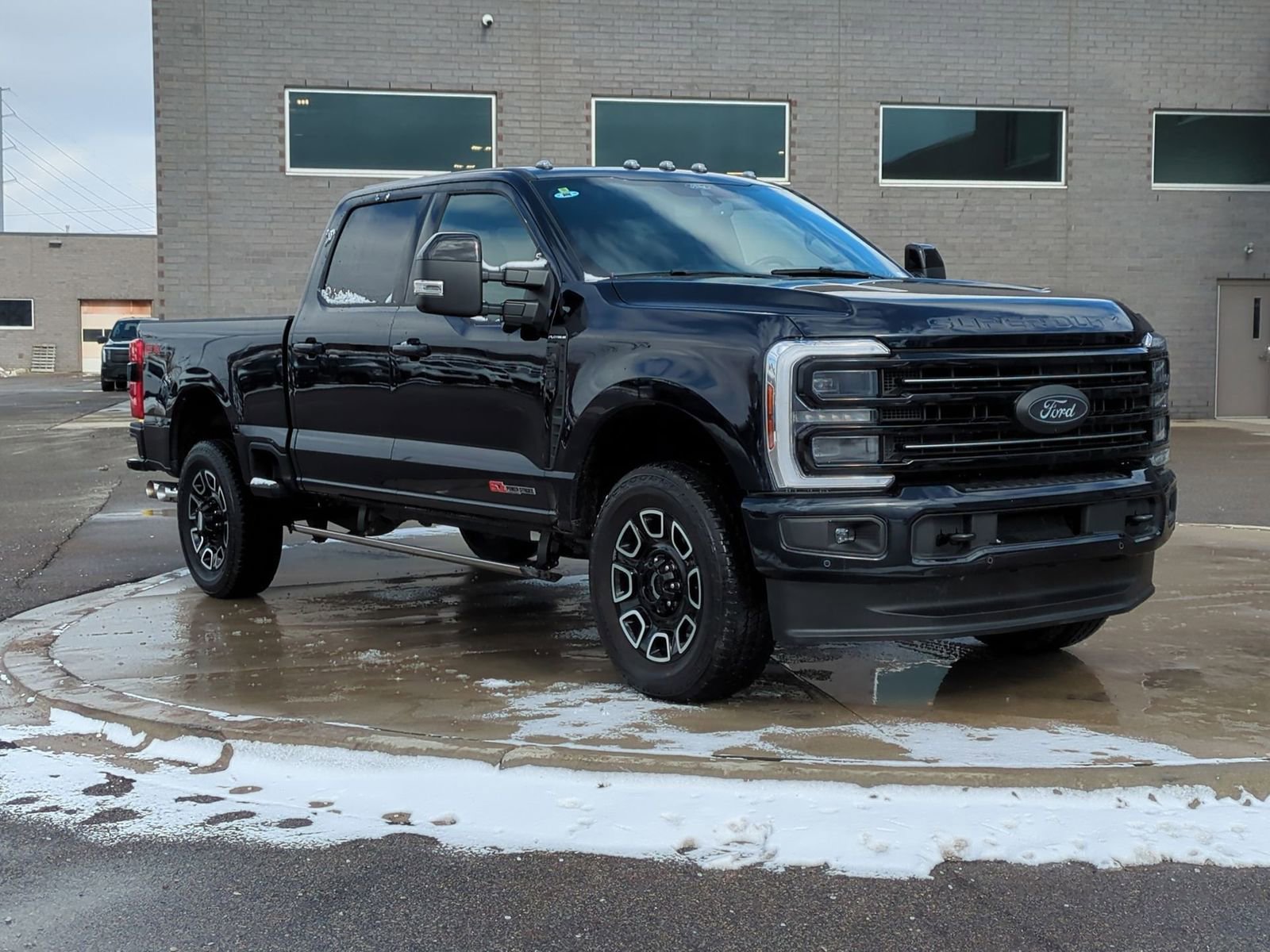 Used 2025 Ford F350 Platinum w/ FX4 Off-Road Package image 10