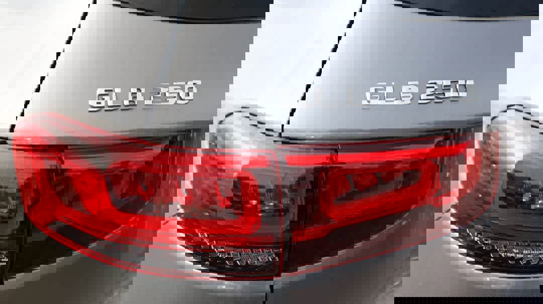 Certified 2022 Mercedes-Benz GLB 250 4MATIC w/ Premium Package Lite image 11