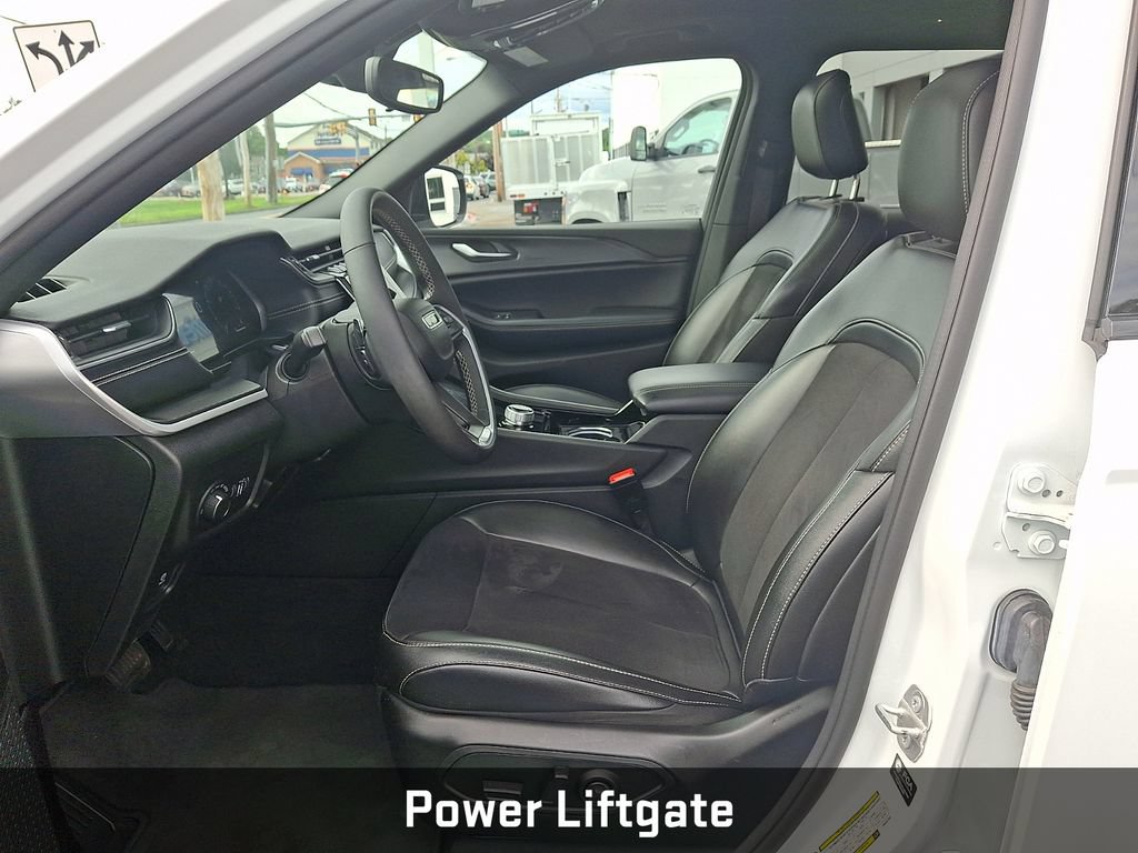 Used 2023 Jeep Grand Cherokee L Laredo AWD/4WD image 17