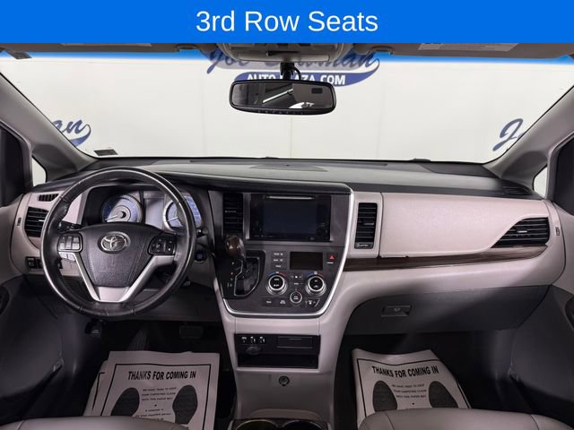 Used 2017 Toyota Sienna XLE AWD/4WD image 9