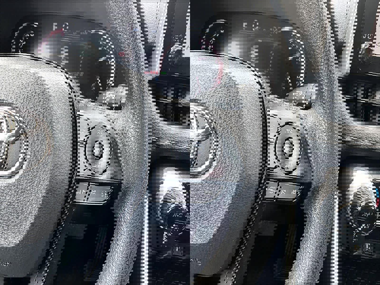 Used 2025 Toyota RAV4 XLE image 24