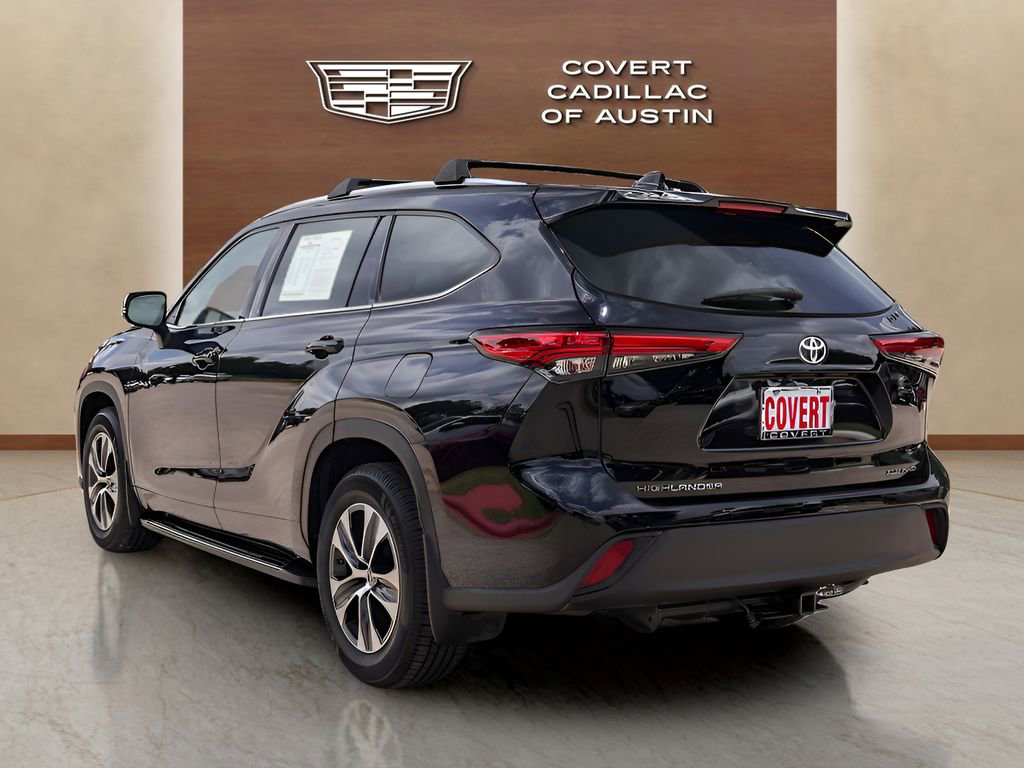Used 2020 Toyota Highlander XLE AWD/4WD video 3