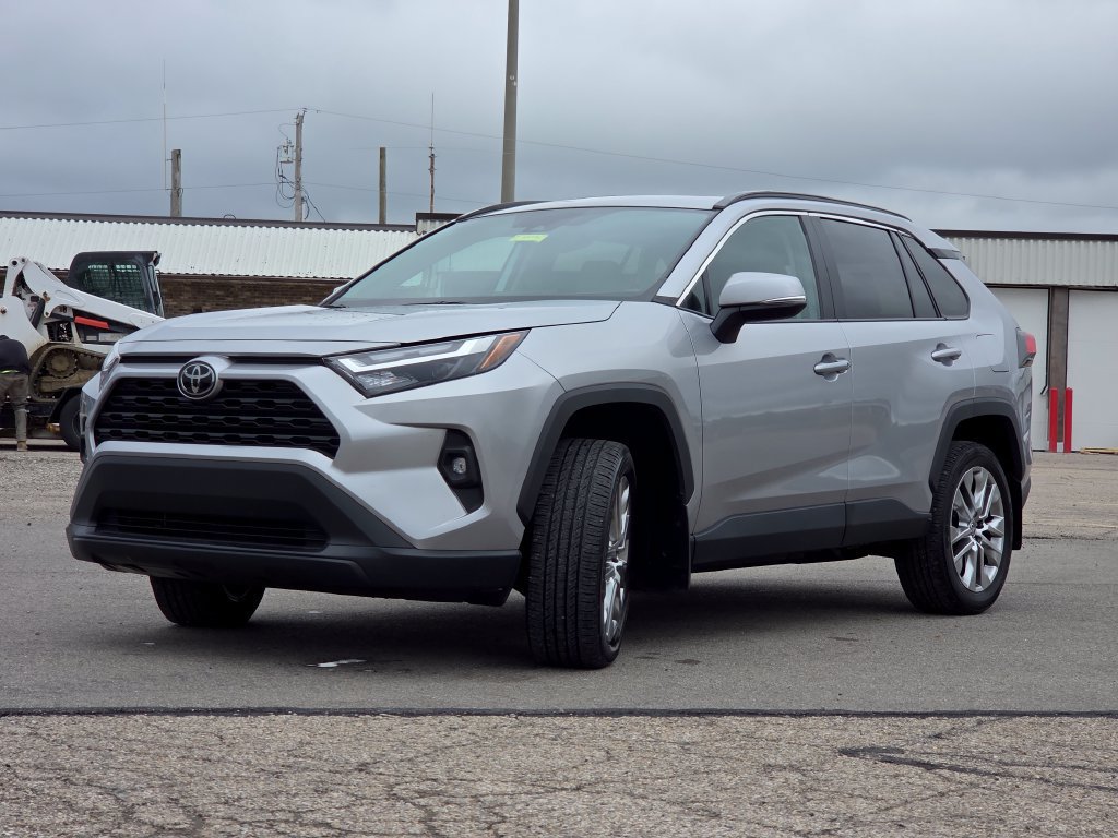 Used 2023 Toyota RAV4 XLE Premium AWD/4WD image 21