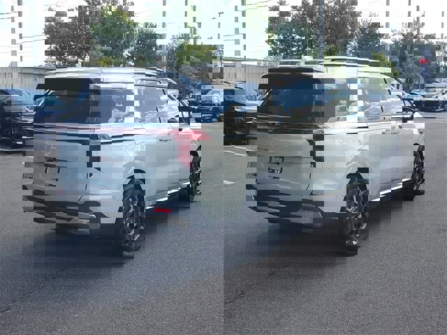 New 2026 Kia Carnival SX image 8