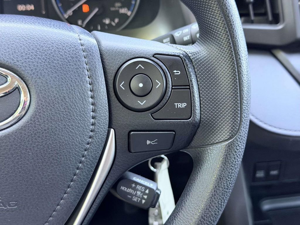 Certified 2018 Toyota RAV4 LE FWD image 8