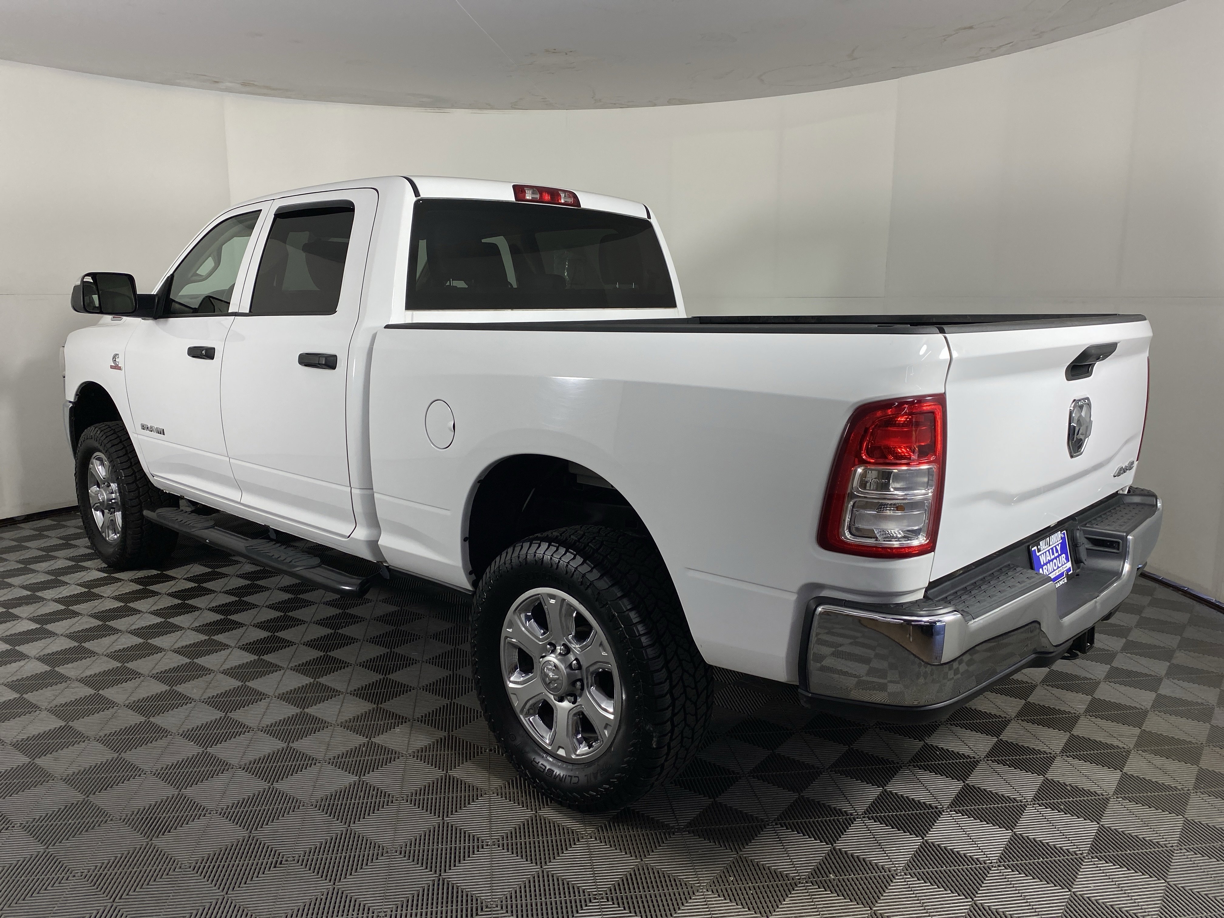 Used 2020 RAM 2500 Tradesman w/ Chrome Appearance Group AWD/4WD image 8