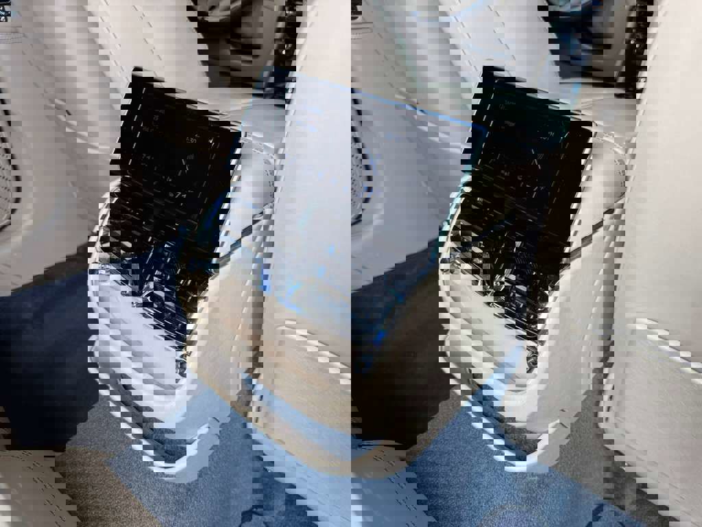 Used 2022 Bentley Flying Spur Plug-In Hybrid image 14