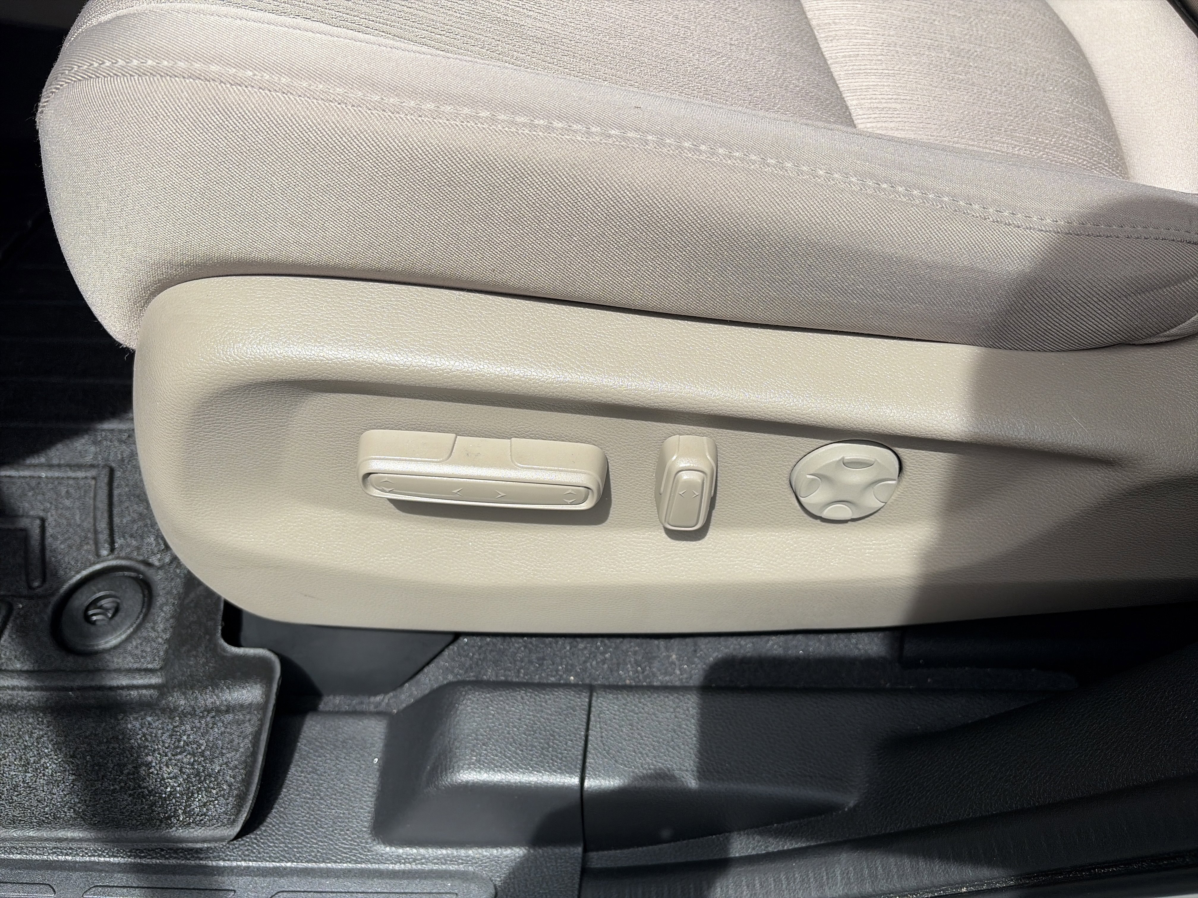 Used 2018 Honda Odyssey EX image 19