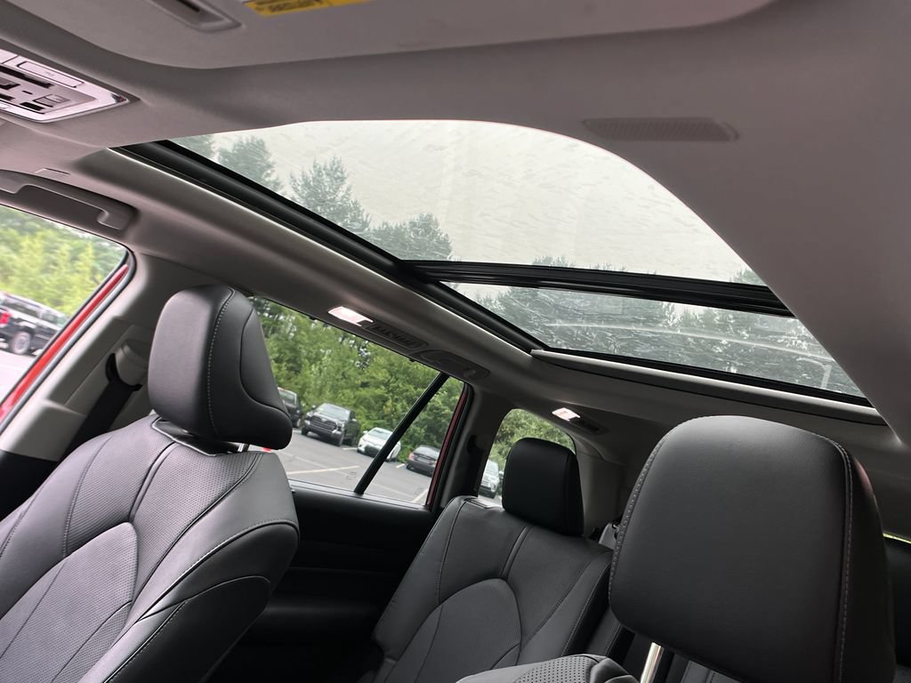 Used 2024 Toyota Grand Highlander AWD Hybrid image 21