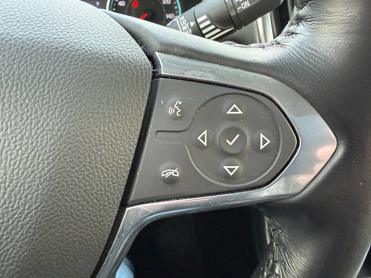 Used 2021 Chevrolet Traverse LT w/ LPO, Blackout Package image 24