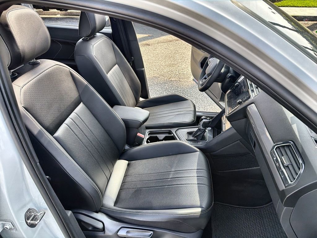 Used 2024 Volkswagen Tiguan SE R-Line image 25