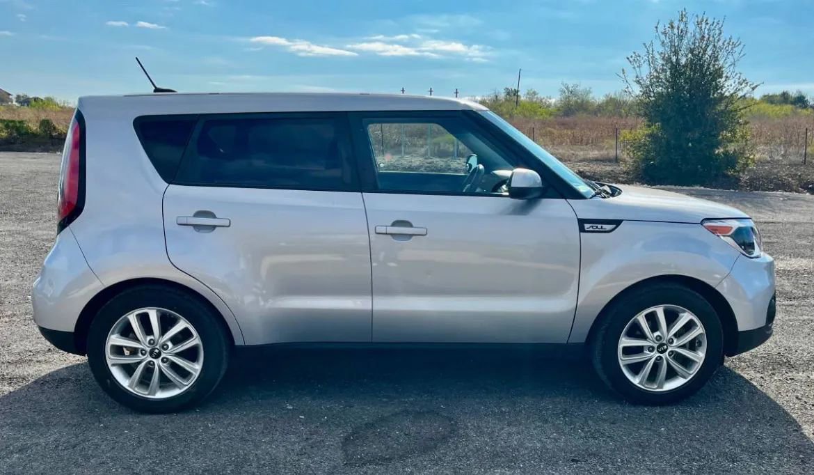 Used 2018 Kia Soul + image 7