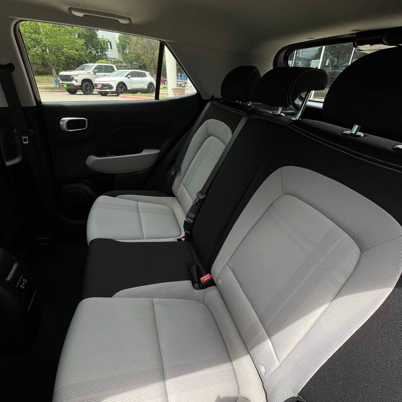 Used 2025 Hyundai Venue SEL FWD image 23