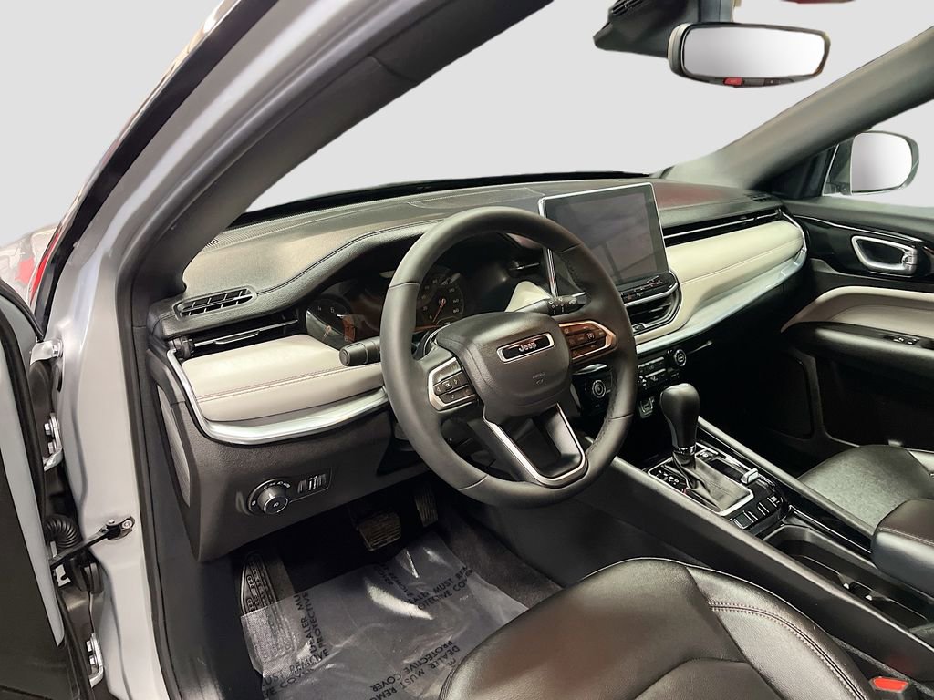 Used 2024 Jeep Compass Limited image 9