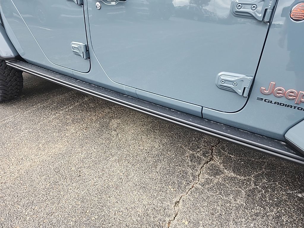 New 2025 Jeep Gladiator Mojave image 11