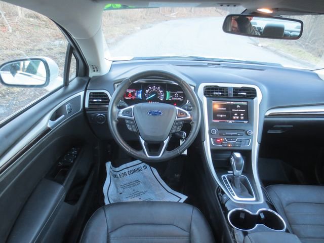 Used 2016 Ford Fusion SE w/ Equipment Group 202A FWD image 9