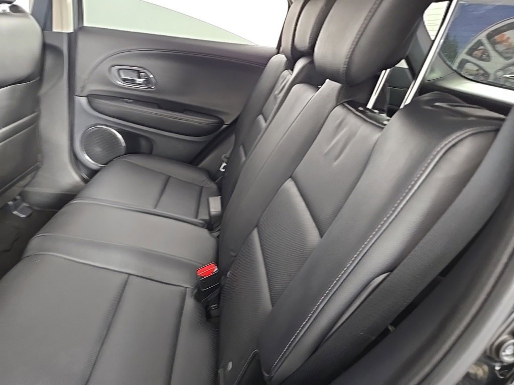 Used 2021 Honda HR-V Touring image 28