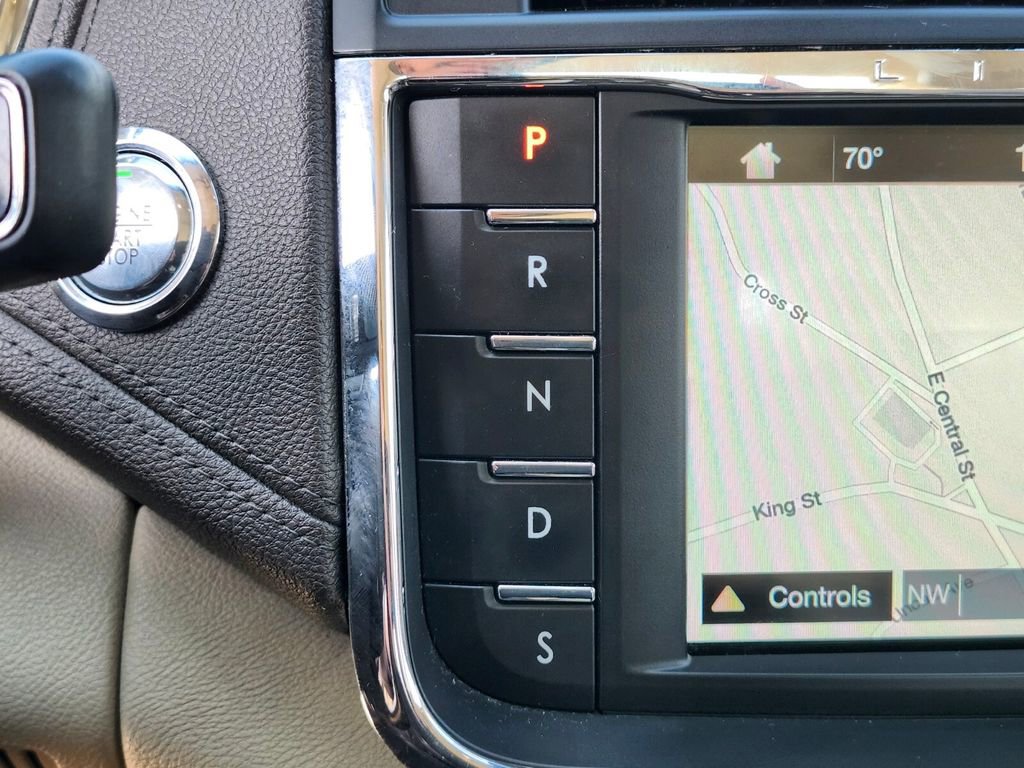 Used 2017 Lincoln Continental Select w/ Climate Package image 25