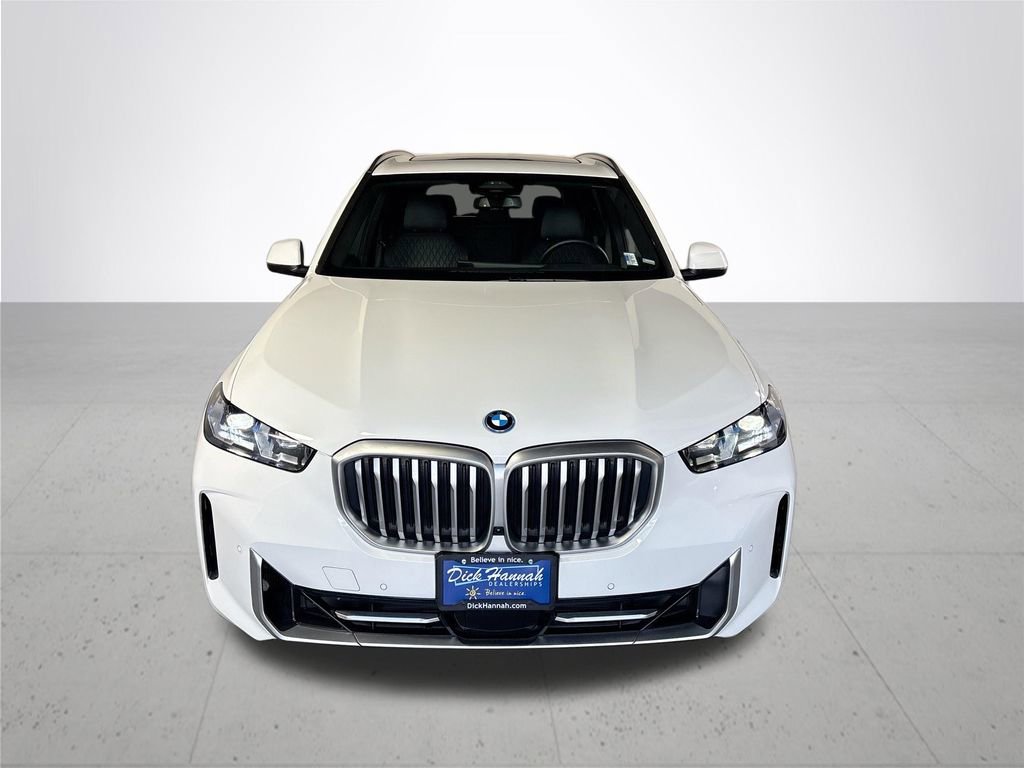 Used 2025 BMW X5 xDrive50e image 3
