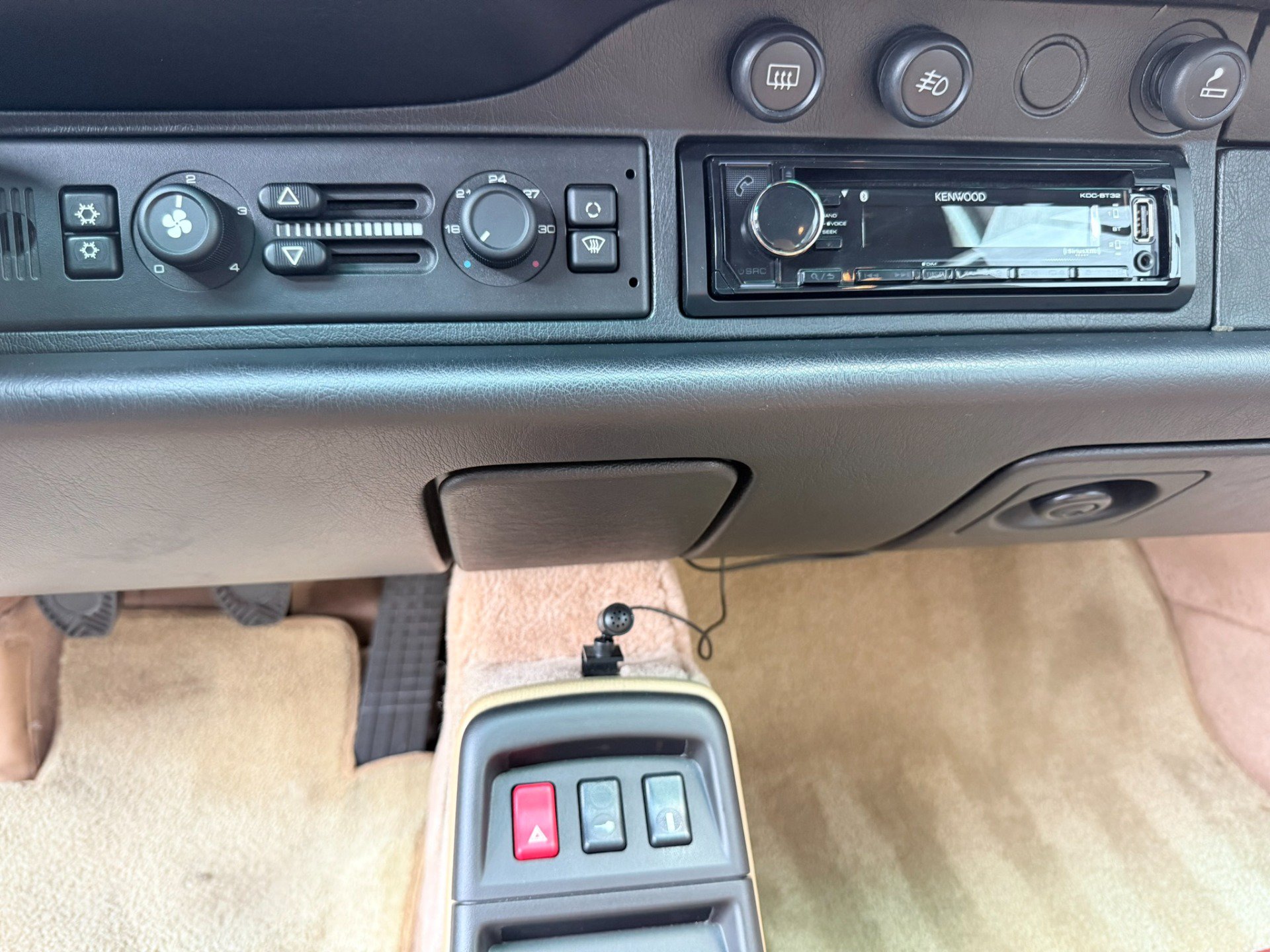 Used 1997 Porsche 911 Carrera RWD image 30