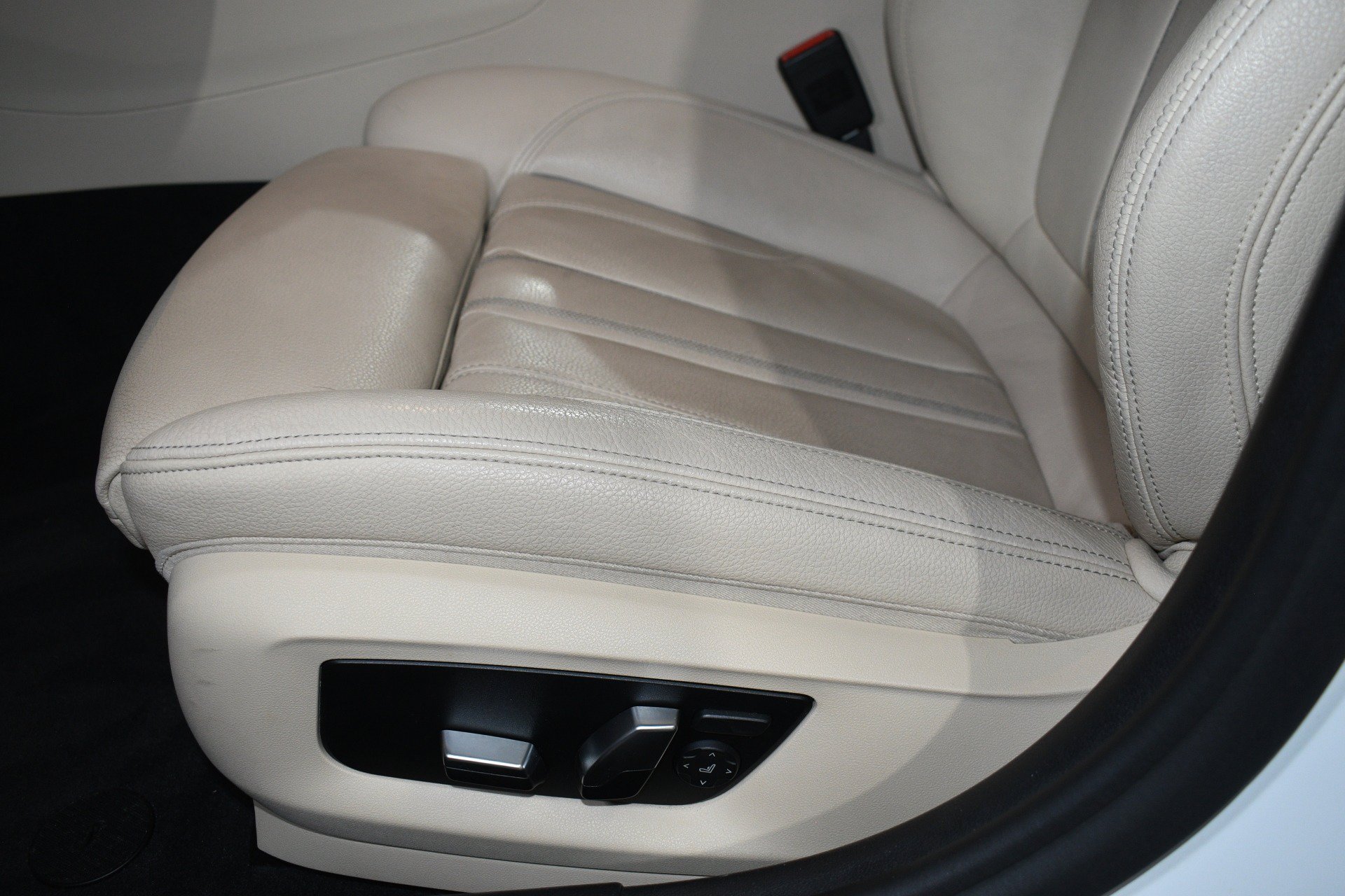 Used 2020 BMW 530i w/ Premium Package RWD image 13