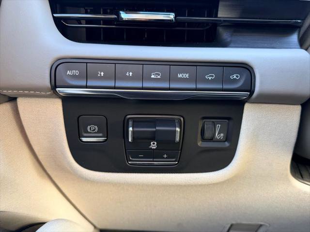 Used 2024 Cadillac Escalade ESV Sport Platinum w/ LPO, ONYX Package AWD/4WD image 38