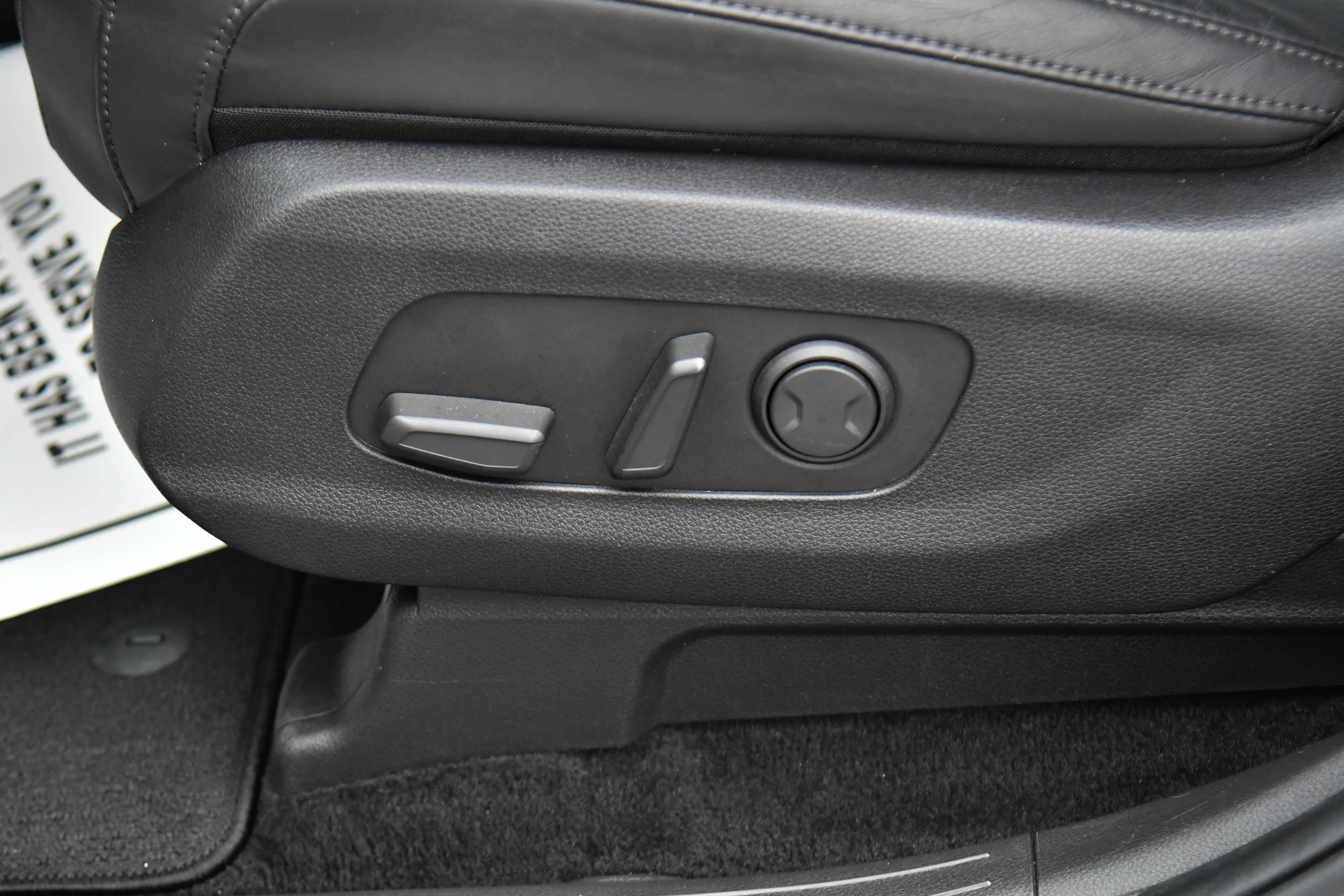 Used 2024 Kia Carnival LX image 17