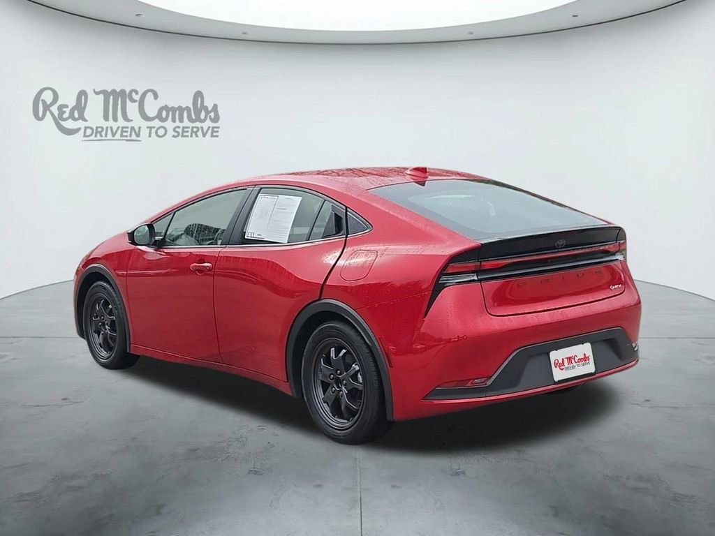 Used 2025 Toyota Prius LE FWD image 3
