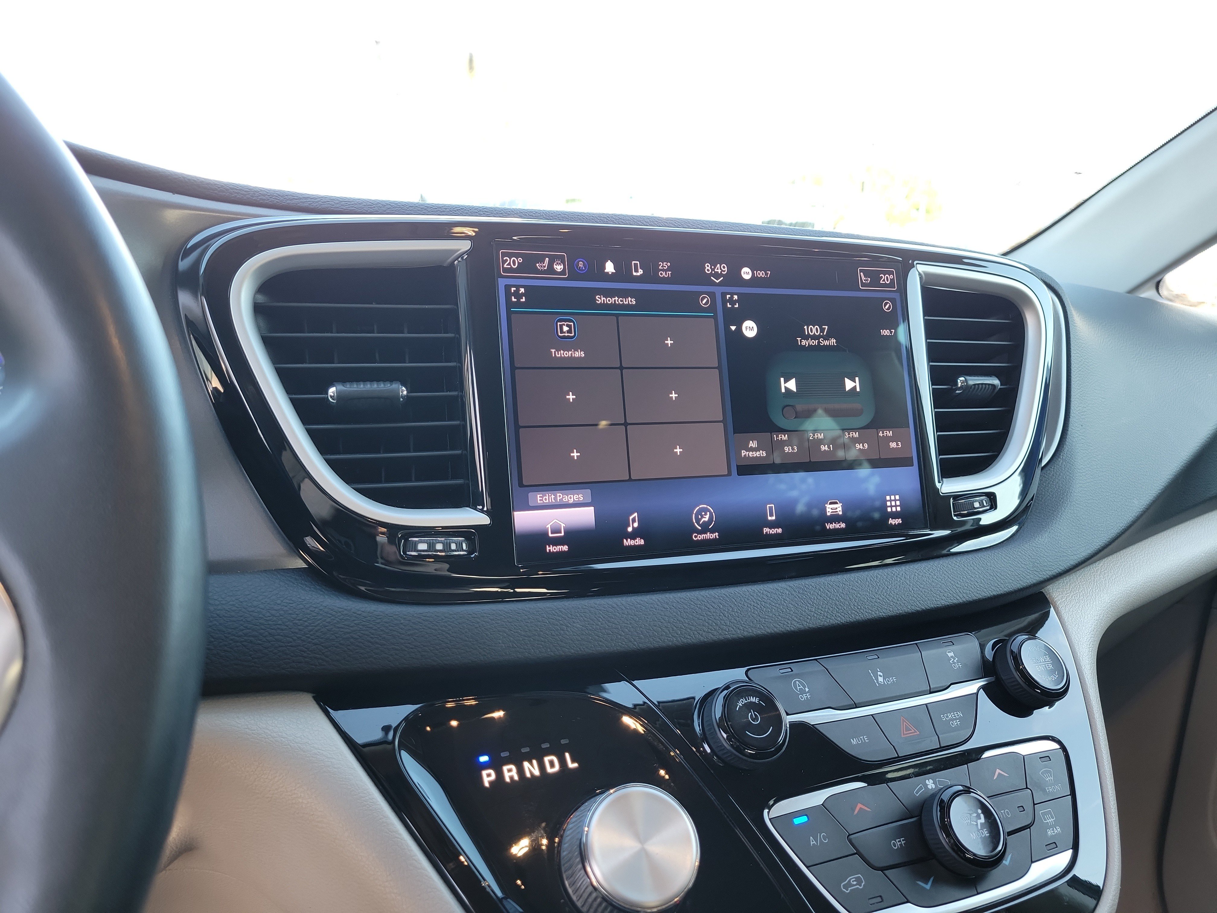 Used 2022 Chrysler Pacifica Touring-L FWD image 21