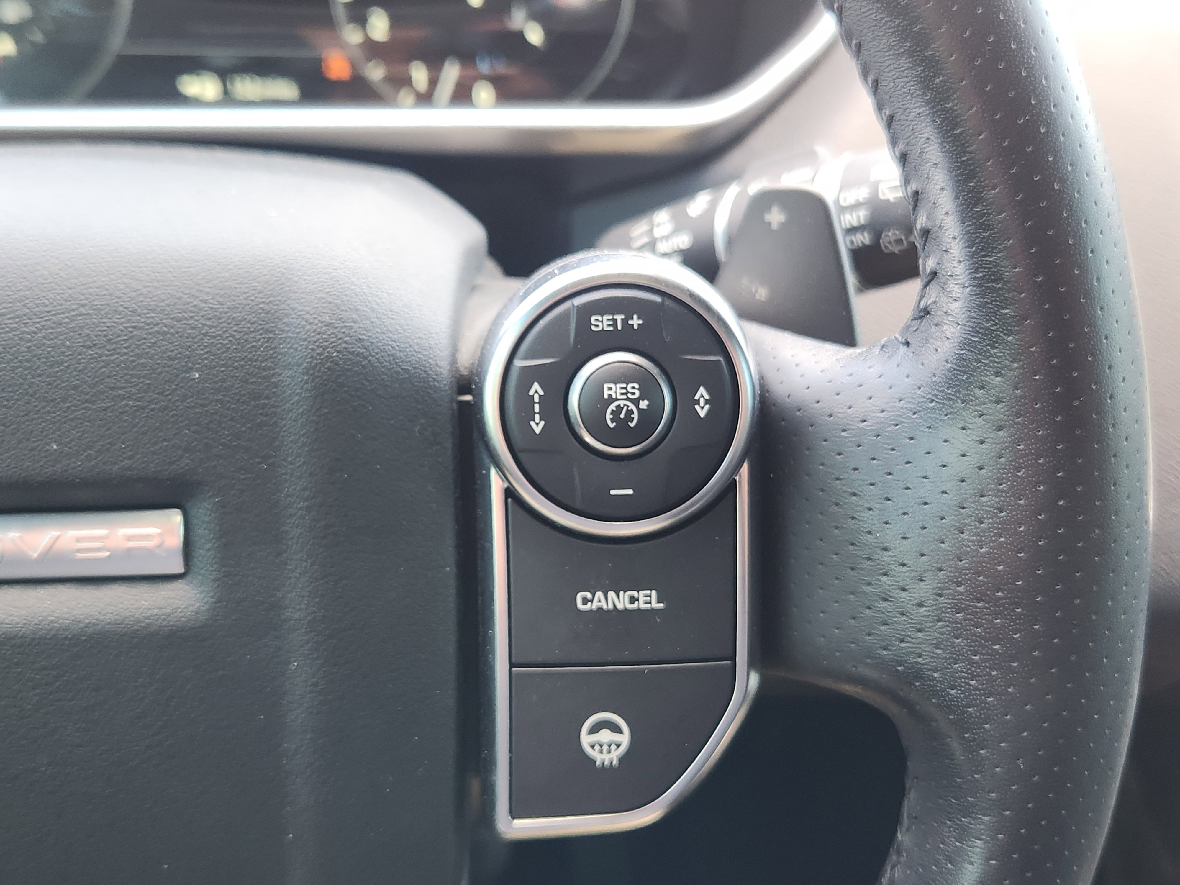 Used 2017 Land Rover Range Rover Sport AWD/4WD image 31