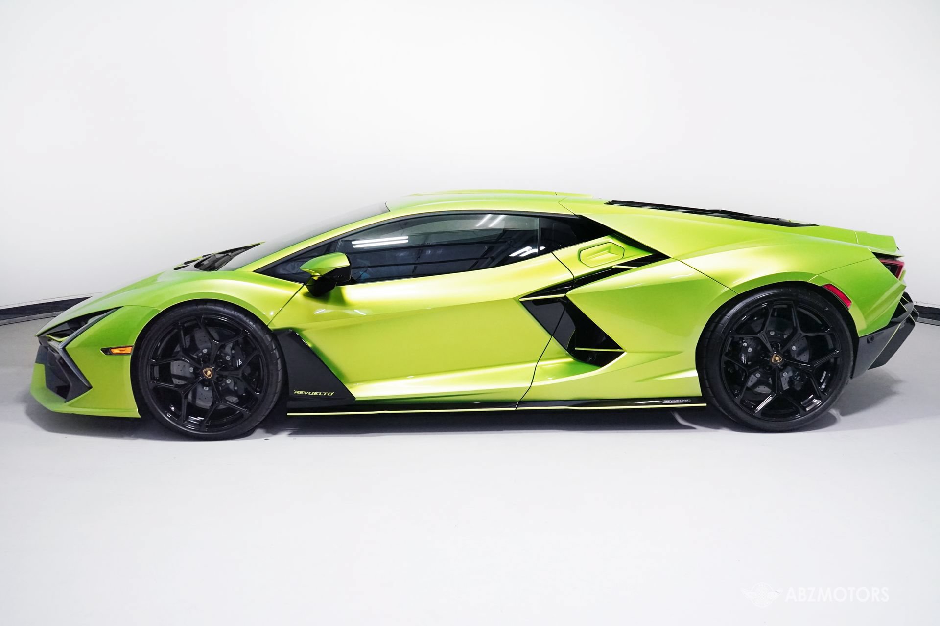Used 2024 Lamborghini Revuelto AWD/4WD image 5