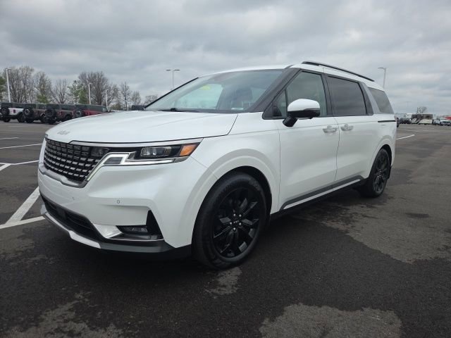 Used 2024 Kia Carnival SX Prestige image 3