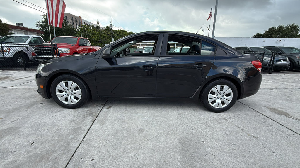 Used 2014 Chevrolet Cruze LS FWD image 10