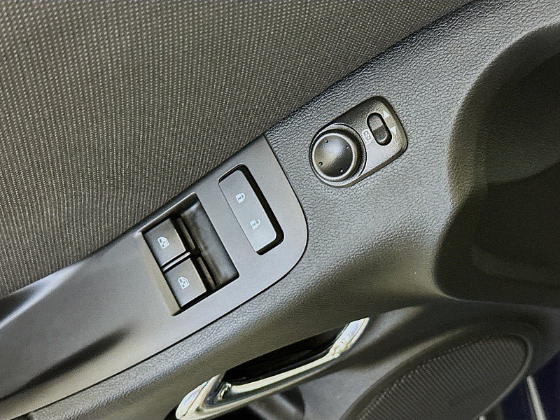 Used 2015 Chevrolet Camaro LT RWD image 17