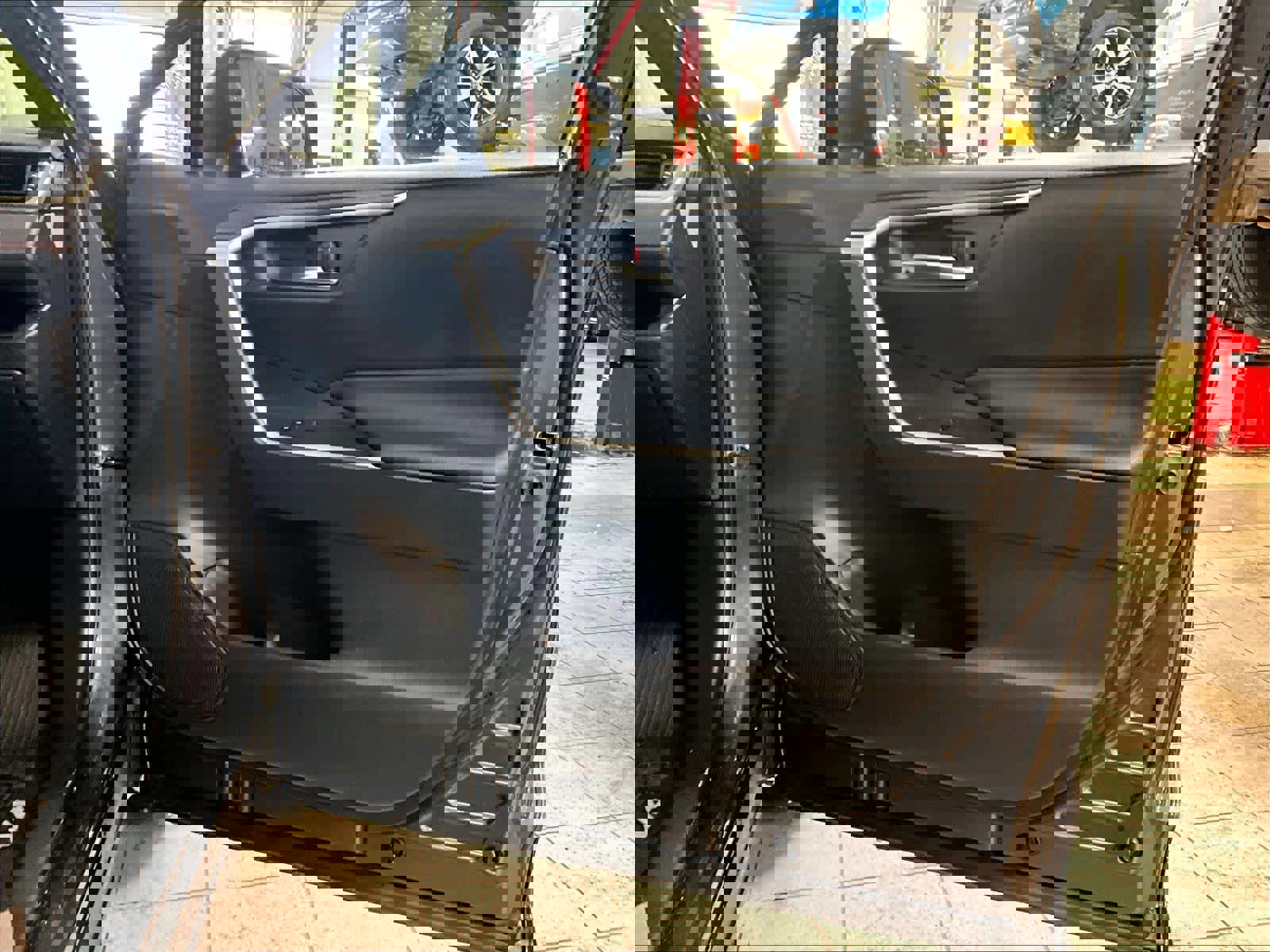 Used 2023 Toyota RAV4 SE image 12