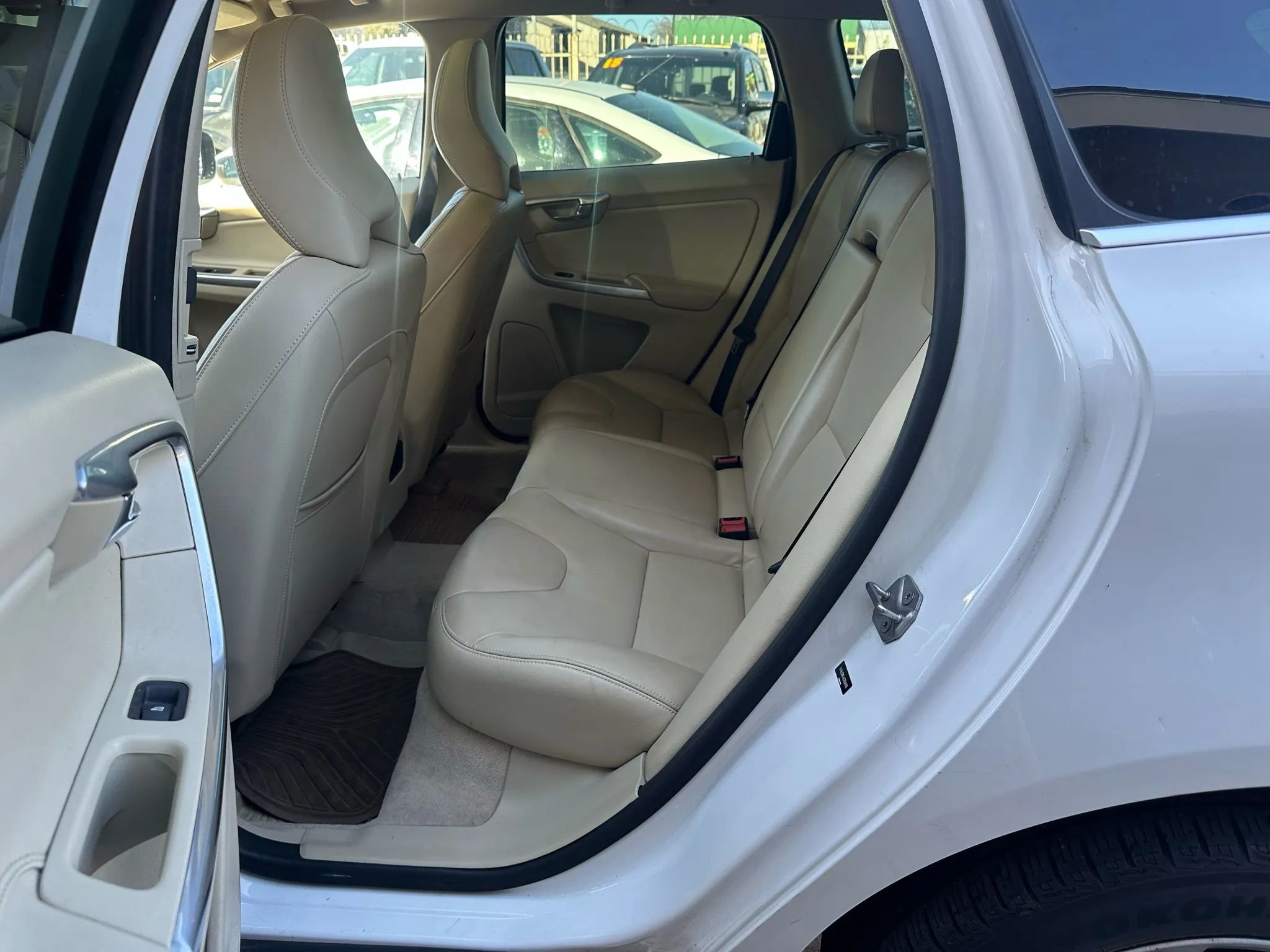 Used 2016 Volvo XC60 T5 Premier image 12