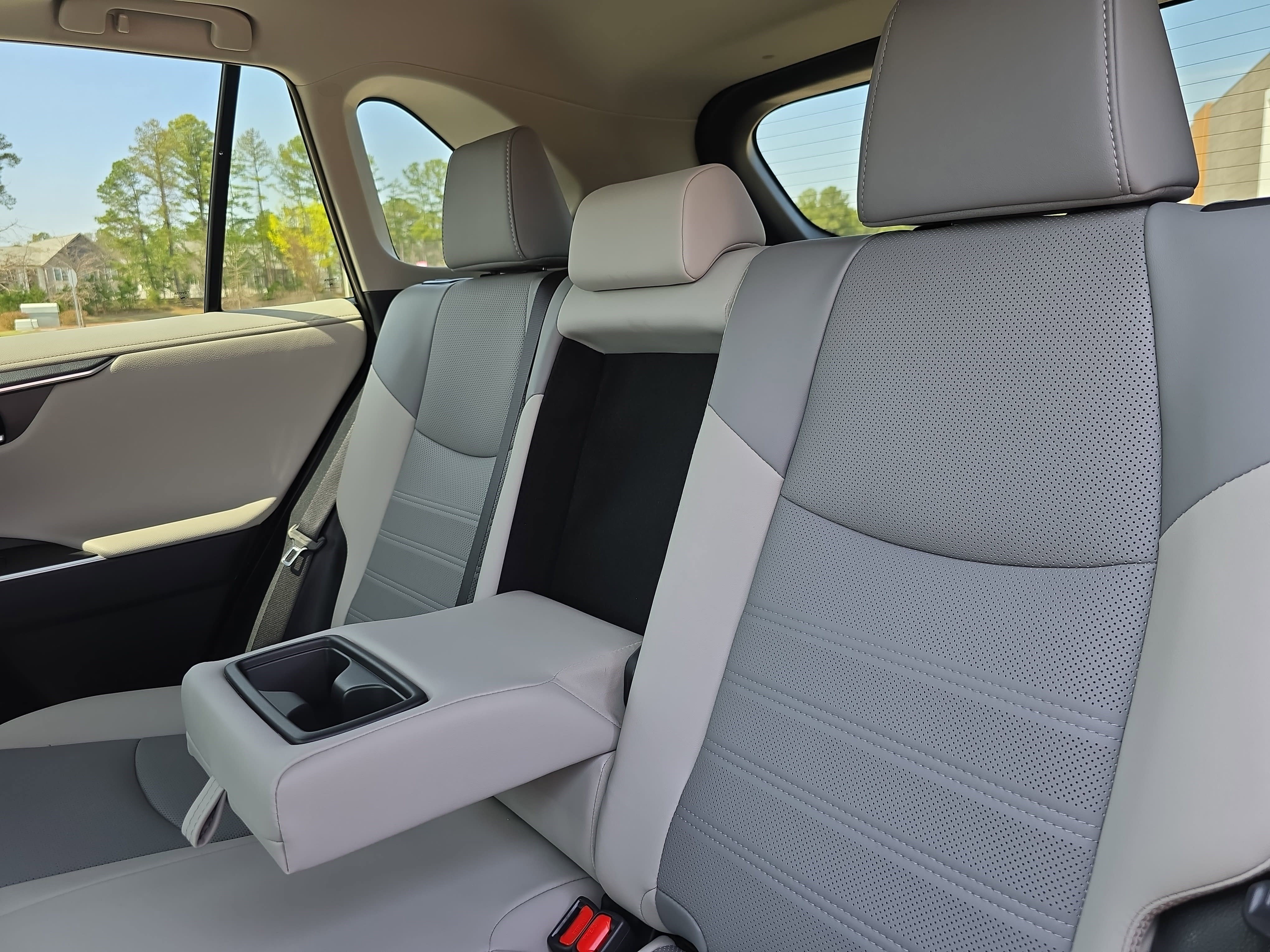 Used 2025 Toyota RAV4 Limited image 15