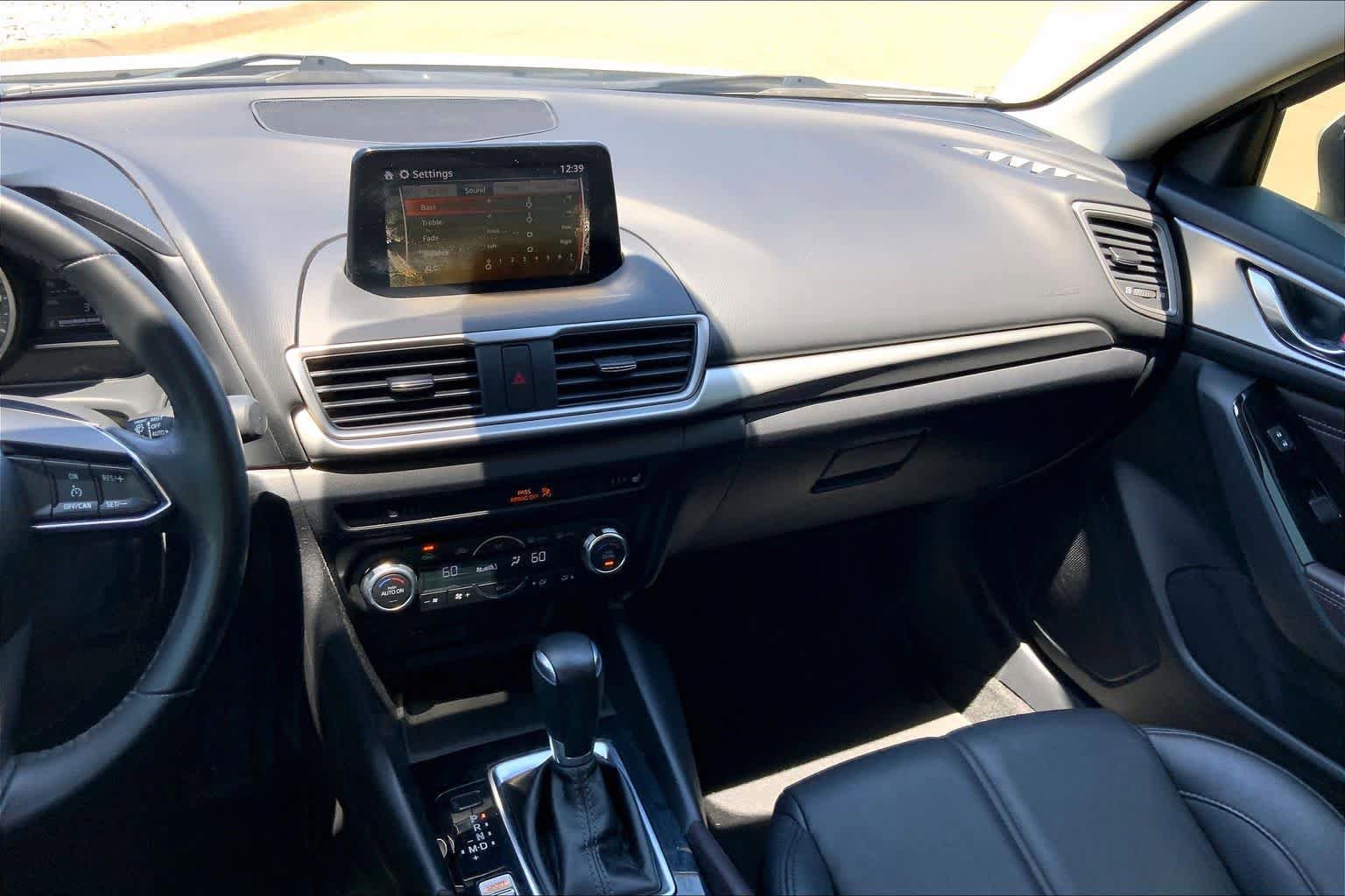 Used 2018 MAZDA MAZDA3 Touring FWD image 6
