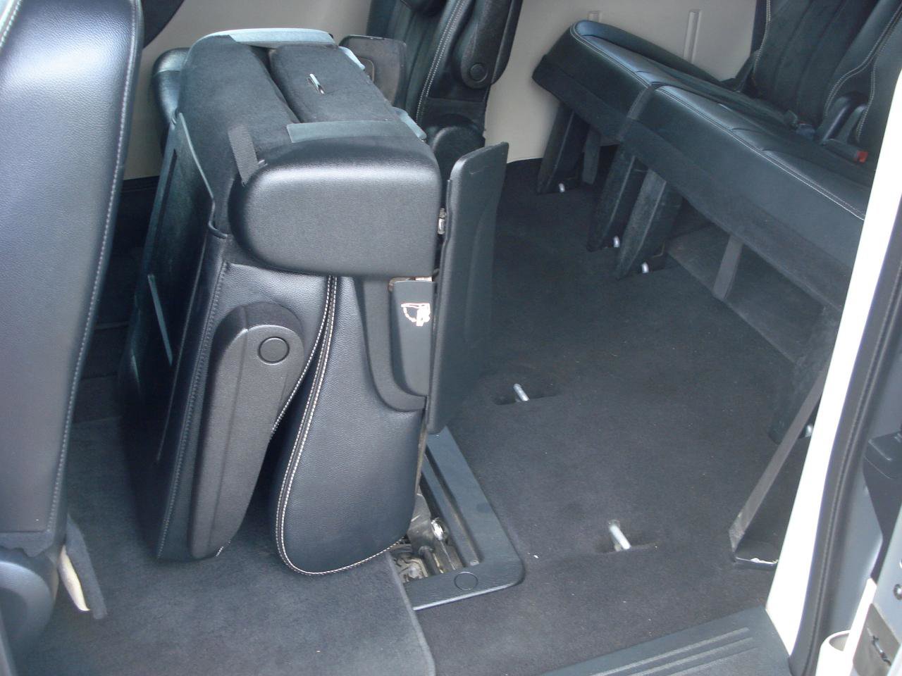 Used 2018 Dodge Grand Caravan SXT image 38