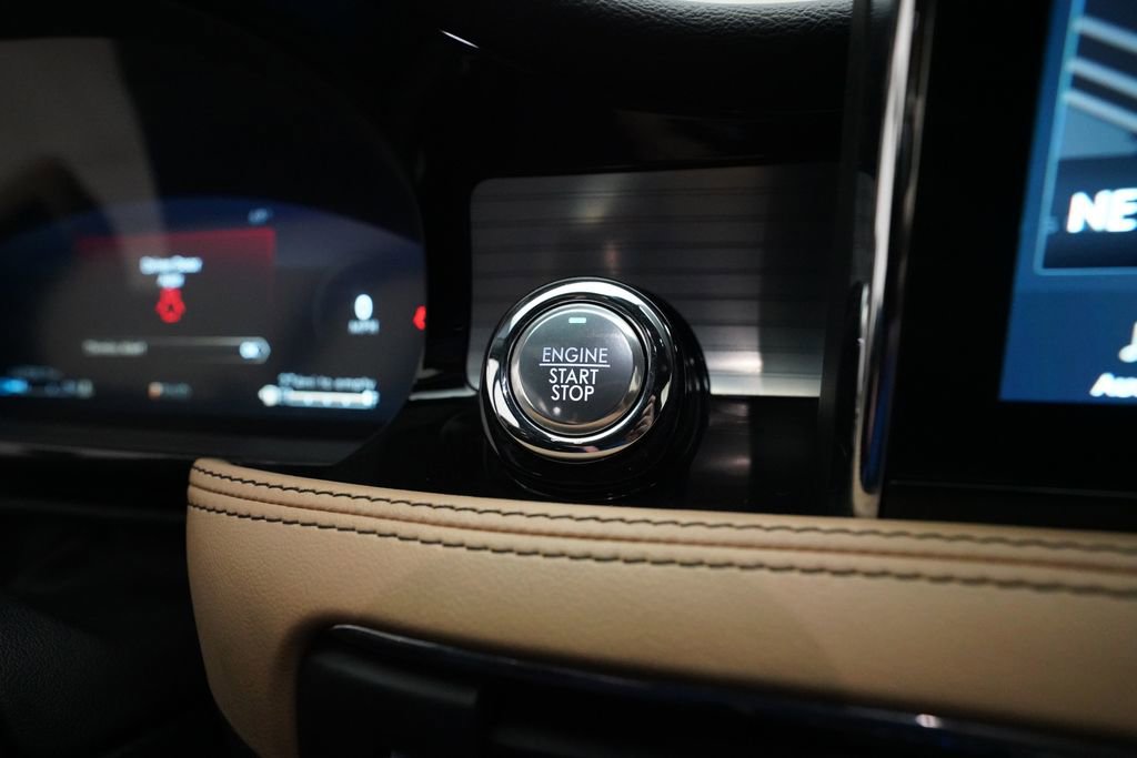 Used 2022 Lincoln Corsair Reserve w/ Elements Package image 31