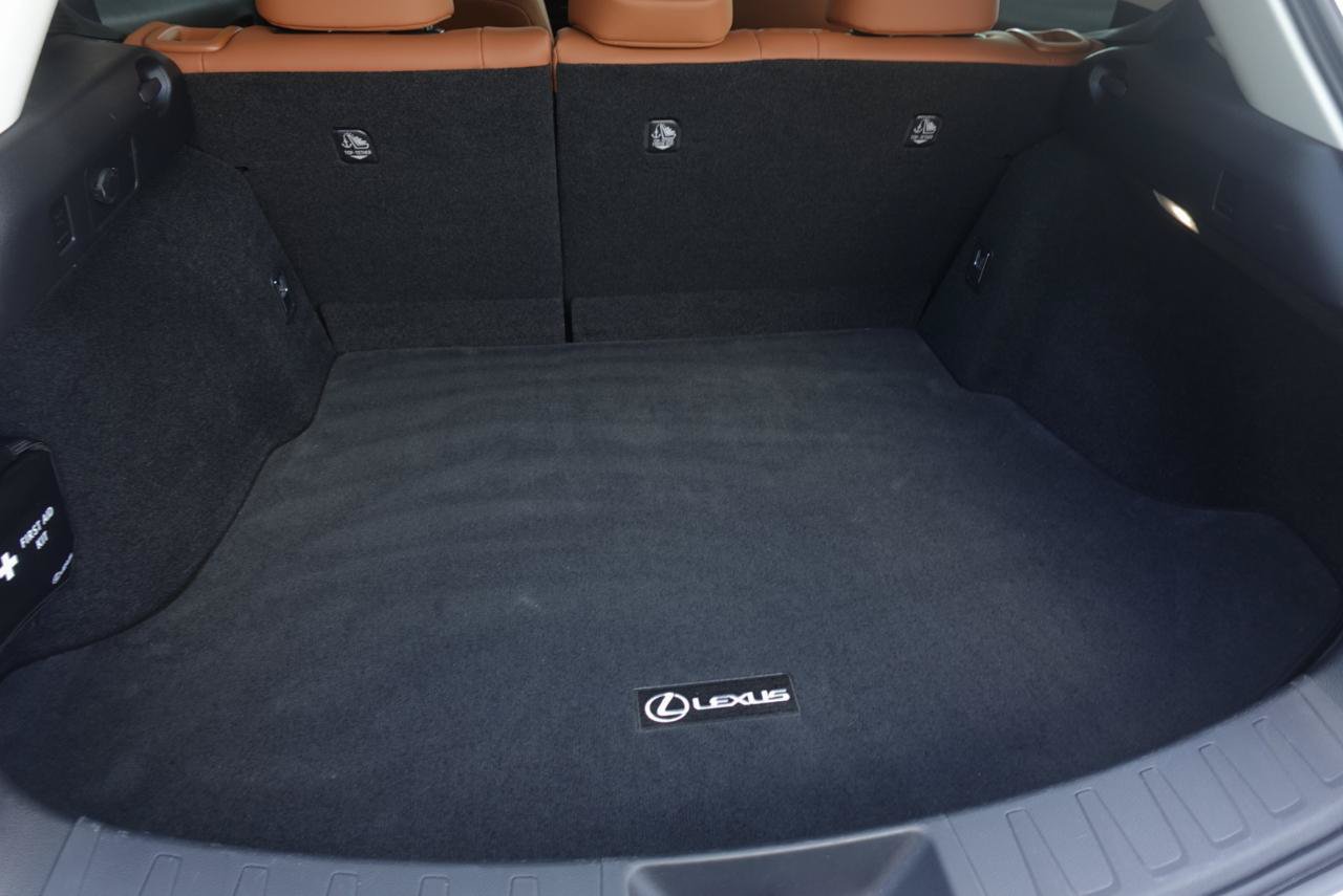 Used 2020 Lexus UX 200 w/ Premium Package FWD image 16