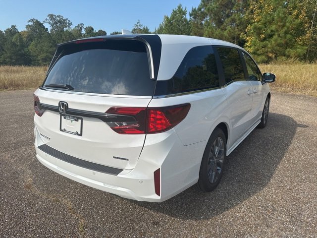 New 2026 Honda Odyssey Touring image 3