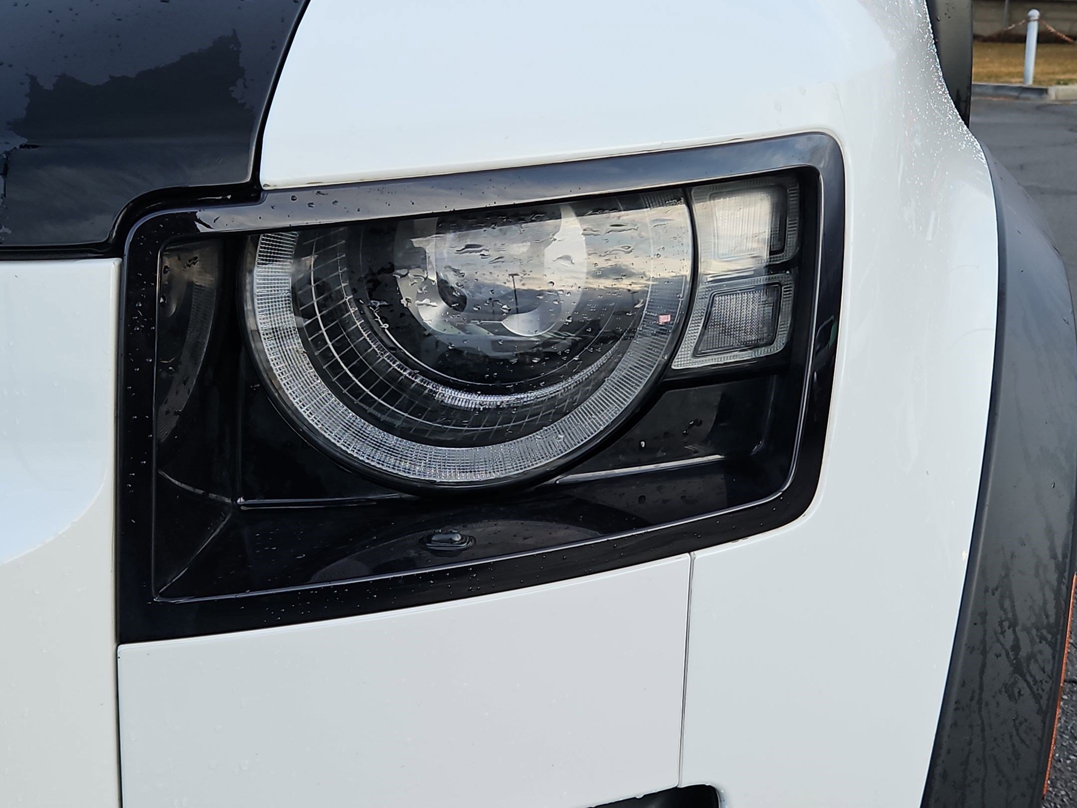 Used 2023 Land Rover Defender 110 SE image 13